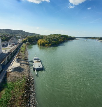 Hainburg, Donaustation 30