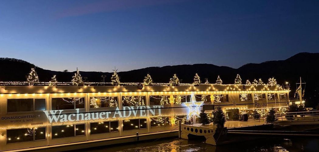 DonauStationen bringt schwimmenden Adventmarkt nach Dürnstein