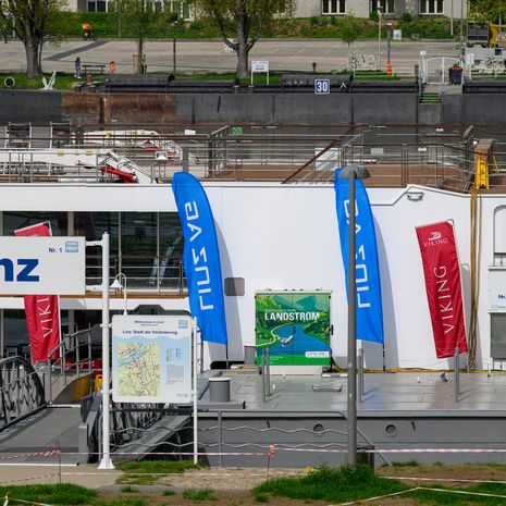 Erster Landstromanschluss an unseren Donaustationen in Linz!